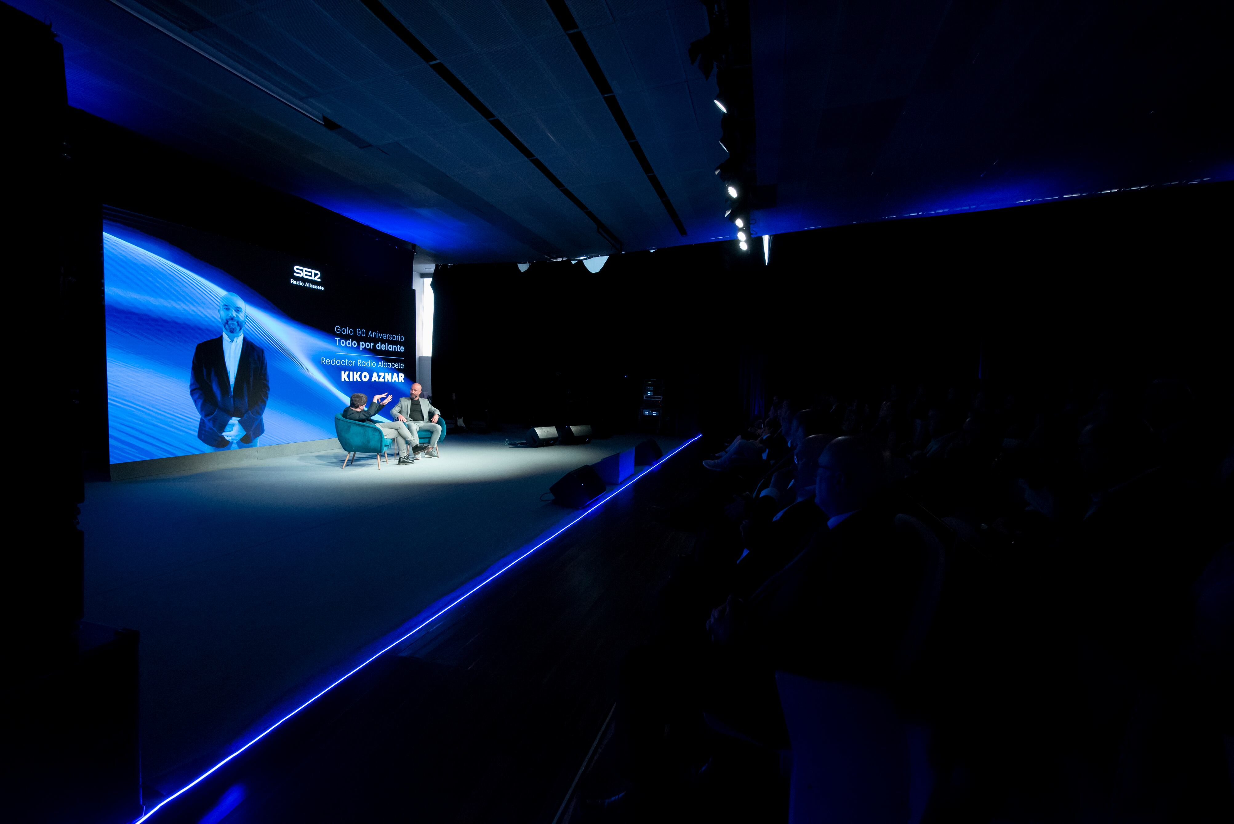 Juan Carlos Ortega y Kiko Aznar durante la gala del 90 aniversario de Radio Albacete.