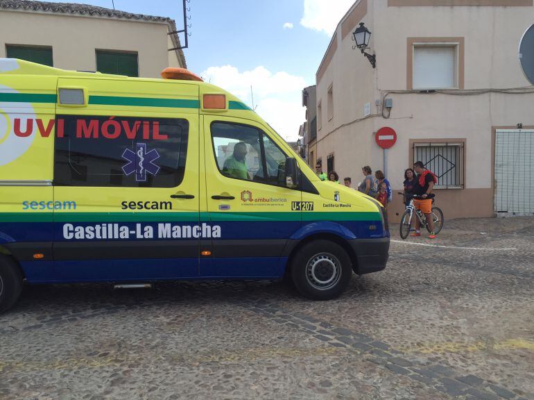 La UVI móvil que ha atendido a la joven en la Plaza de la Justa