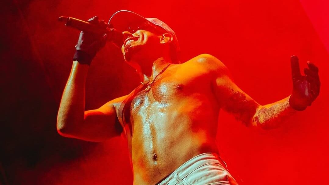 Temas como Él No Te Da, Vuela Corazón o Todas las Promesas le han valido varios discos de platino en España