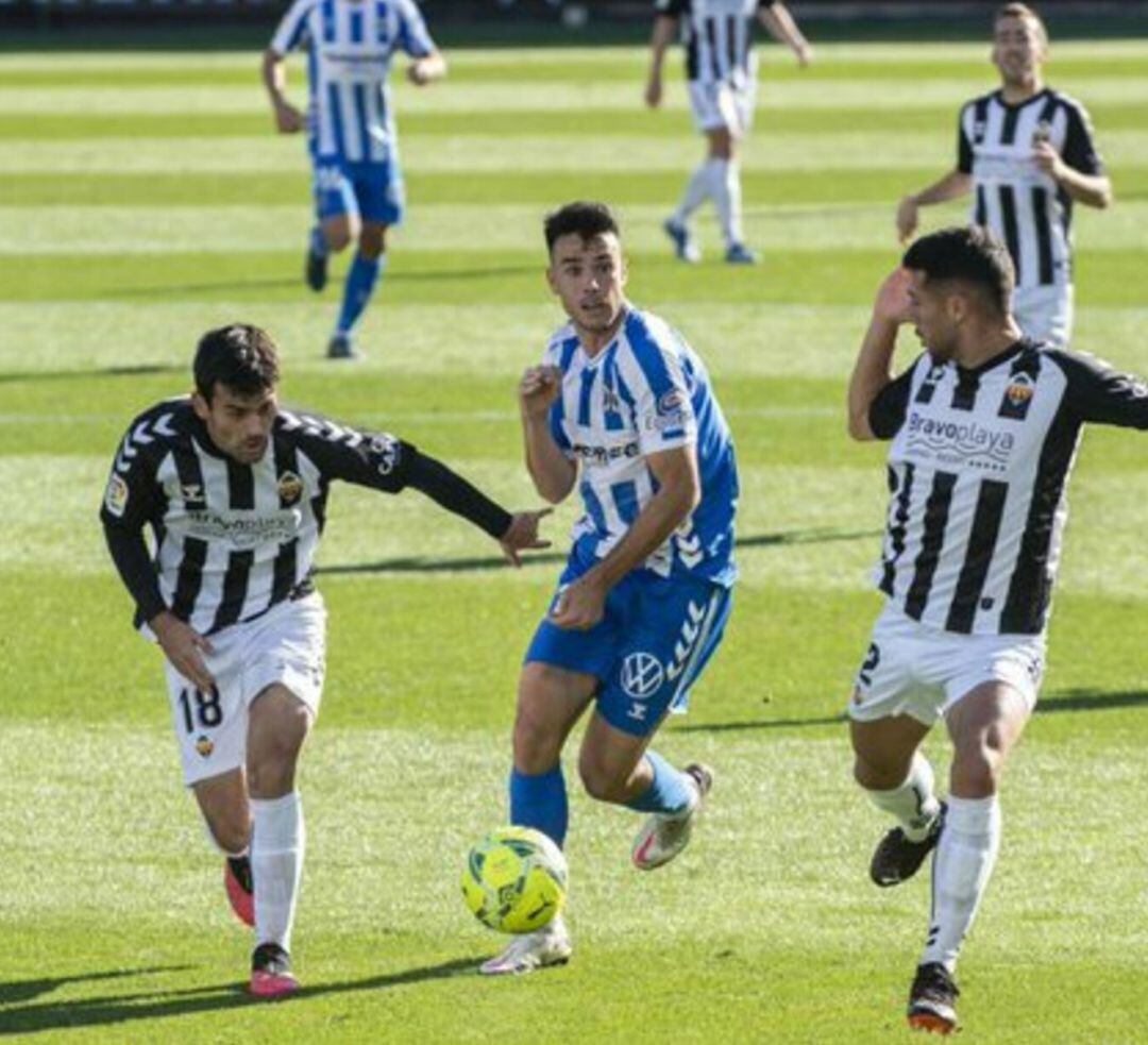 El Tenerife ha aprovechado una de las dos ocasiones de gol que ha generado en todo el partido para llevarse los tres puntos