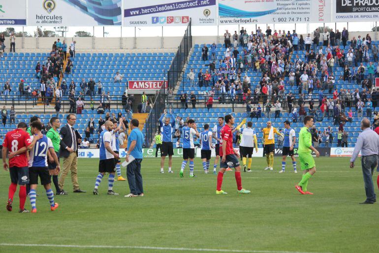 Los jugadores del Hércules tras un partido en el estadio José Rico Pérez