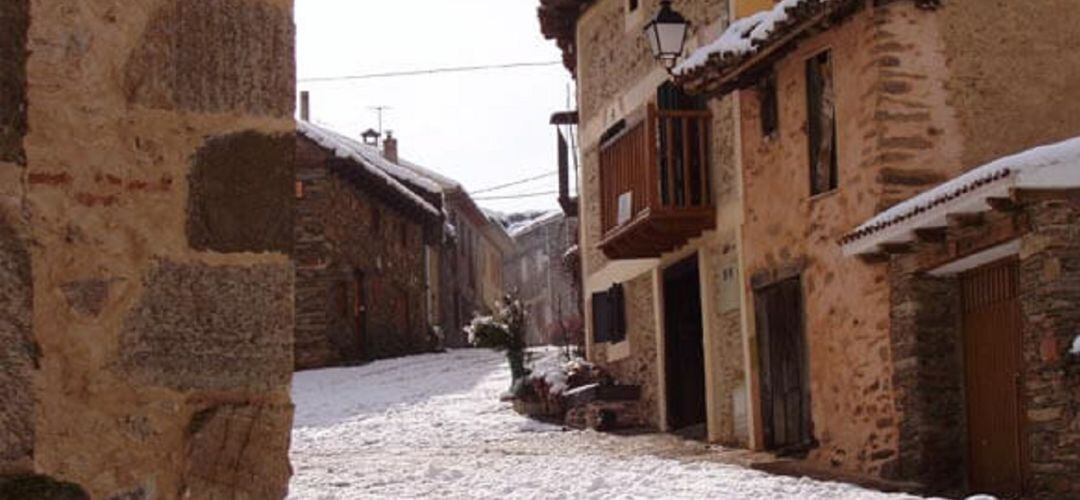 Calle nevada en el municipio