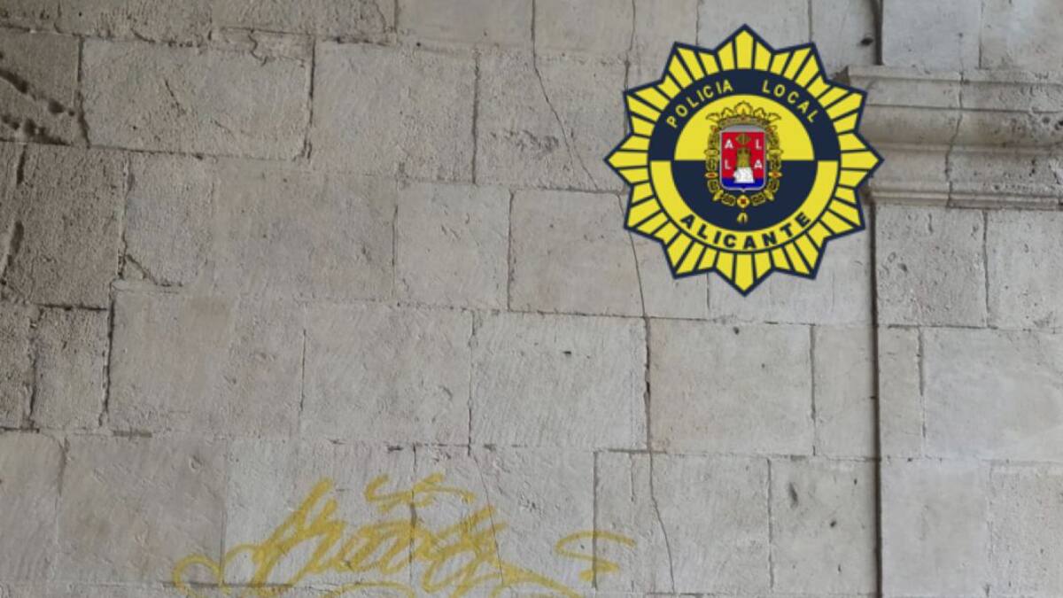La Policía Local detiene a un joven por los grafitis realizados este fin de semana en el Palacio Consistorial