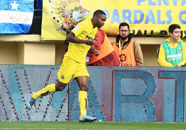 Cédric Bakambu celebra uno de los dos goles anotados ante el Sporting.