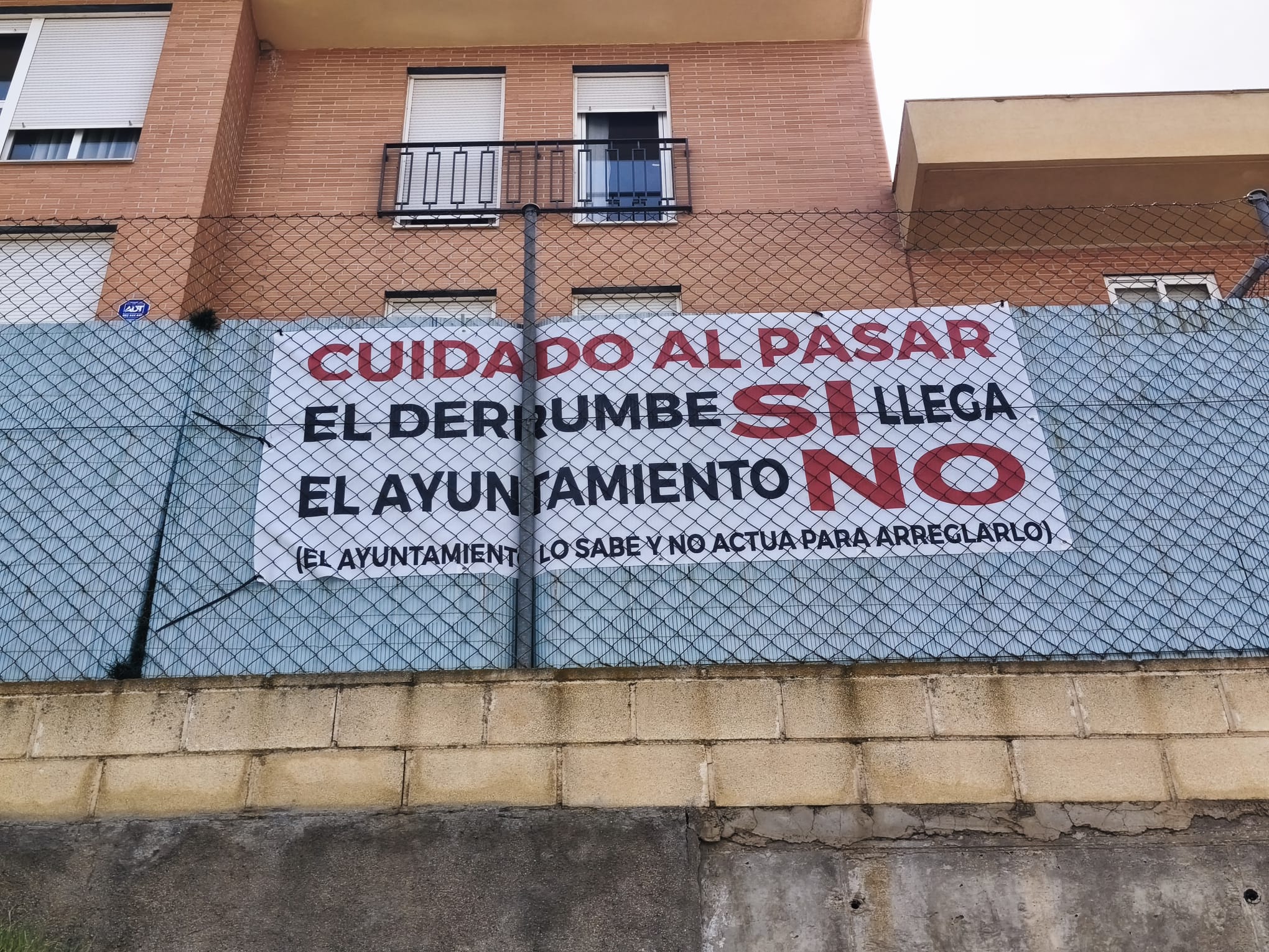 Cartel de denuncia