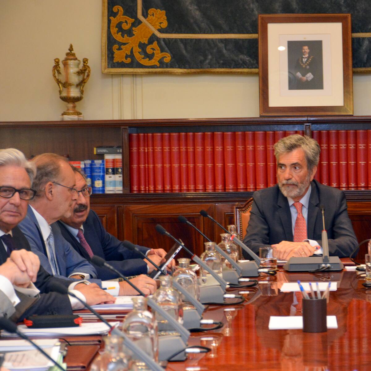 El sector progresista pide que el pleno de este jueves elija entre los vocales al sustituto de Lesmes