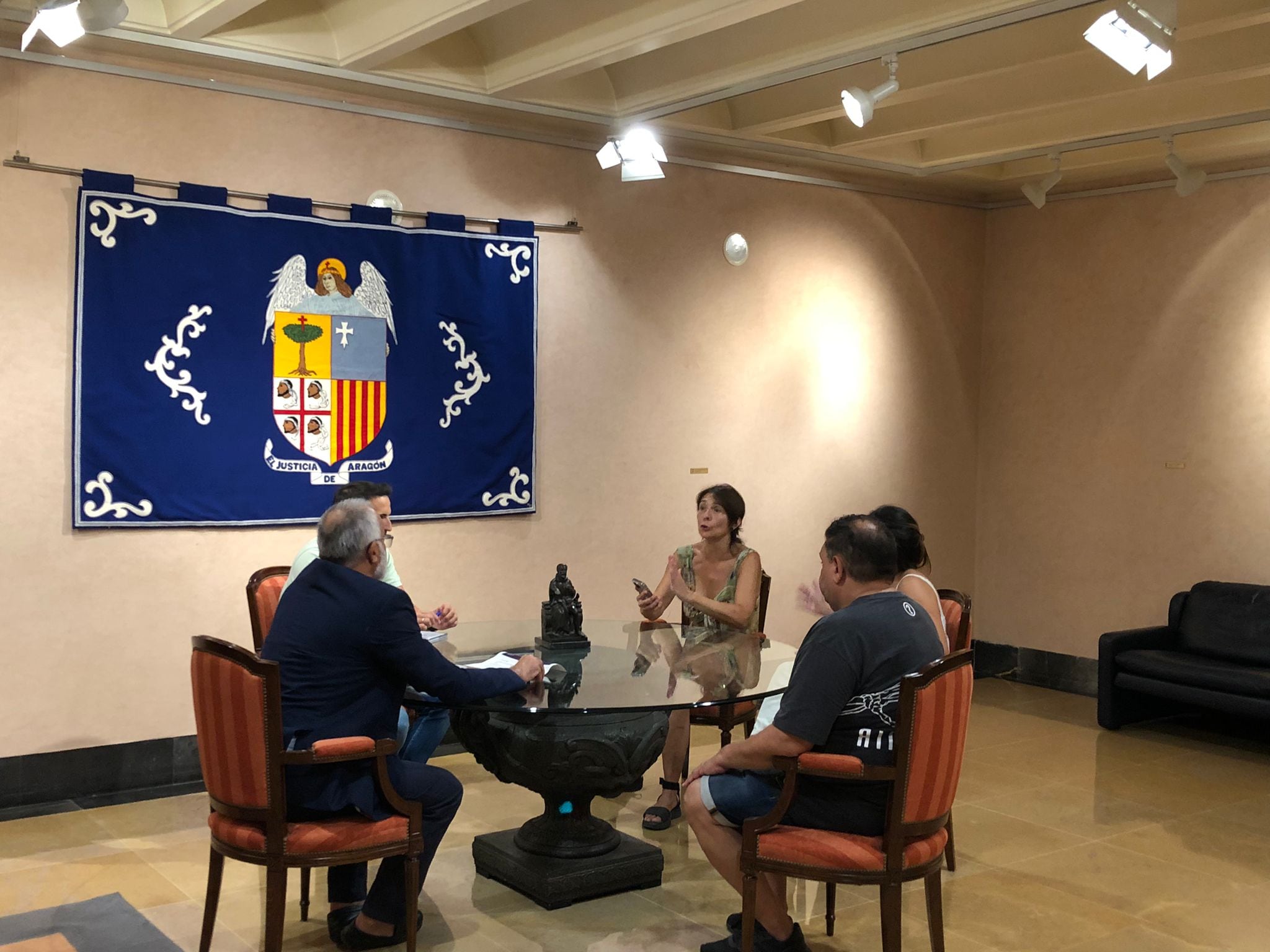 Los representantes de los vecinos se han reunido con el lugarteniente de Justicia de Aragón.