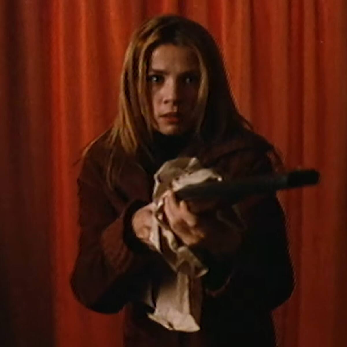 "Una mujer con pistola es más interesante que un hombre con pistola": el cine negro feminista que rompió moldes en los 90