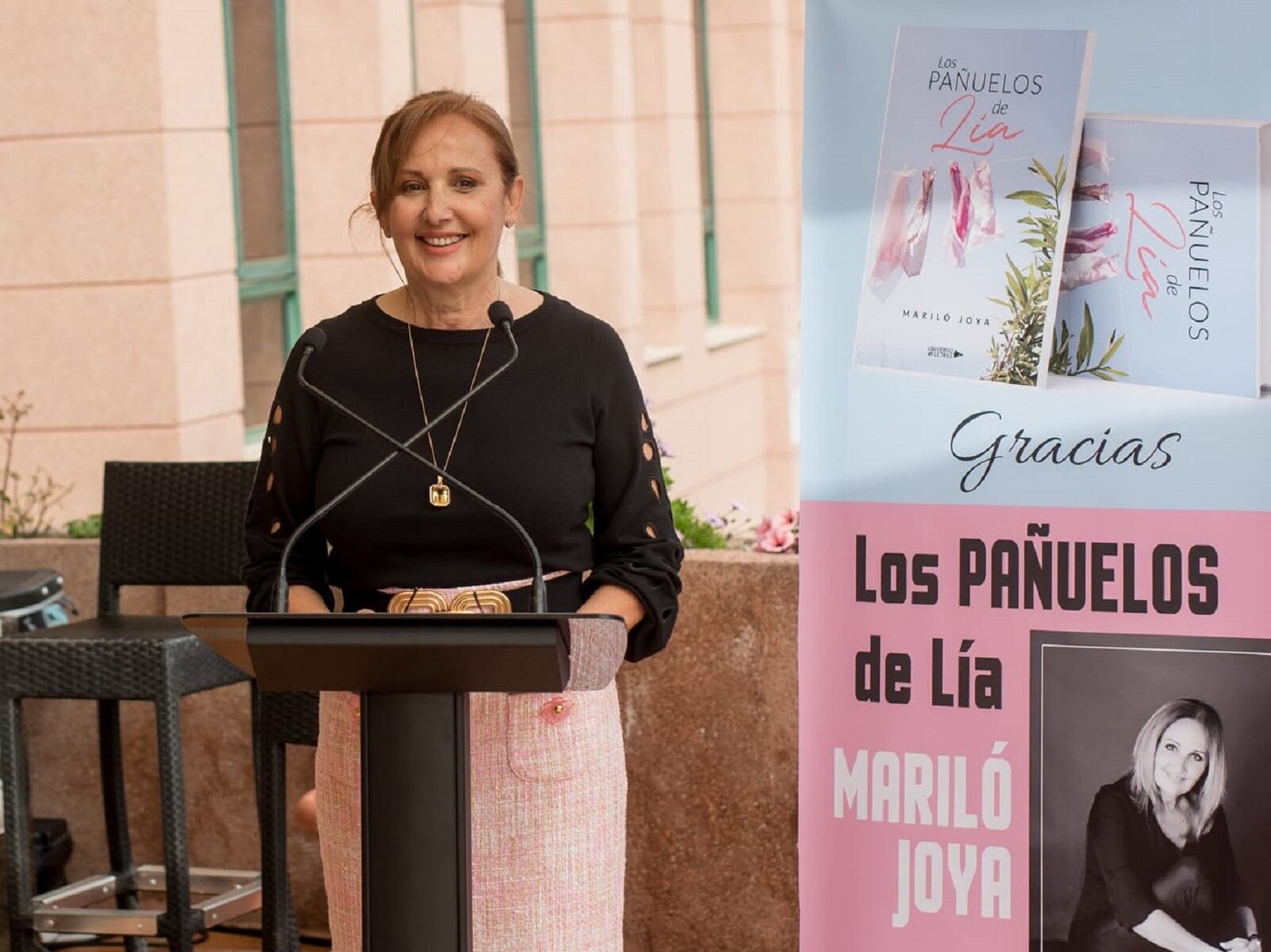 La almuñequera Mariló Joya durante la presentación de su primer libro