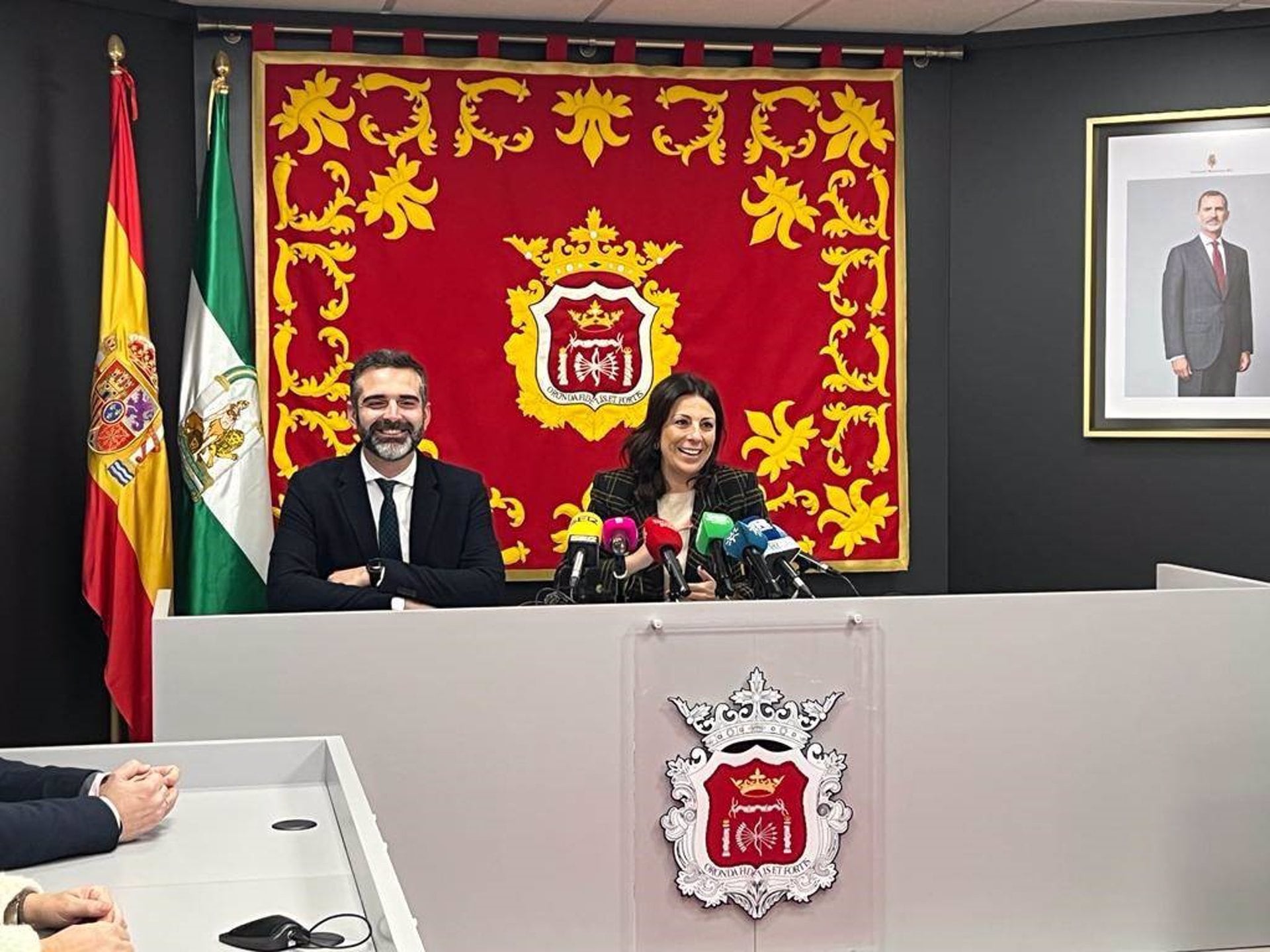 La regidora rondeña junto al Consejero de Medio Ambiente, Ramón Fernández-Pacheco, en Ronda