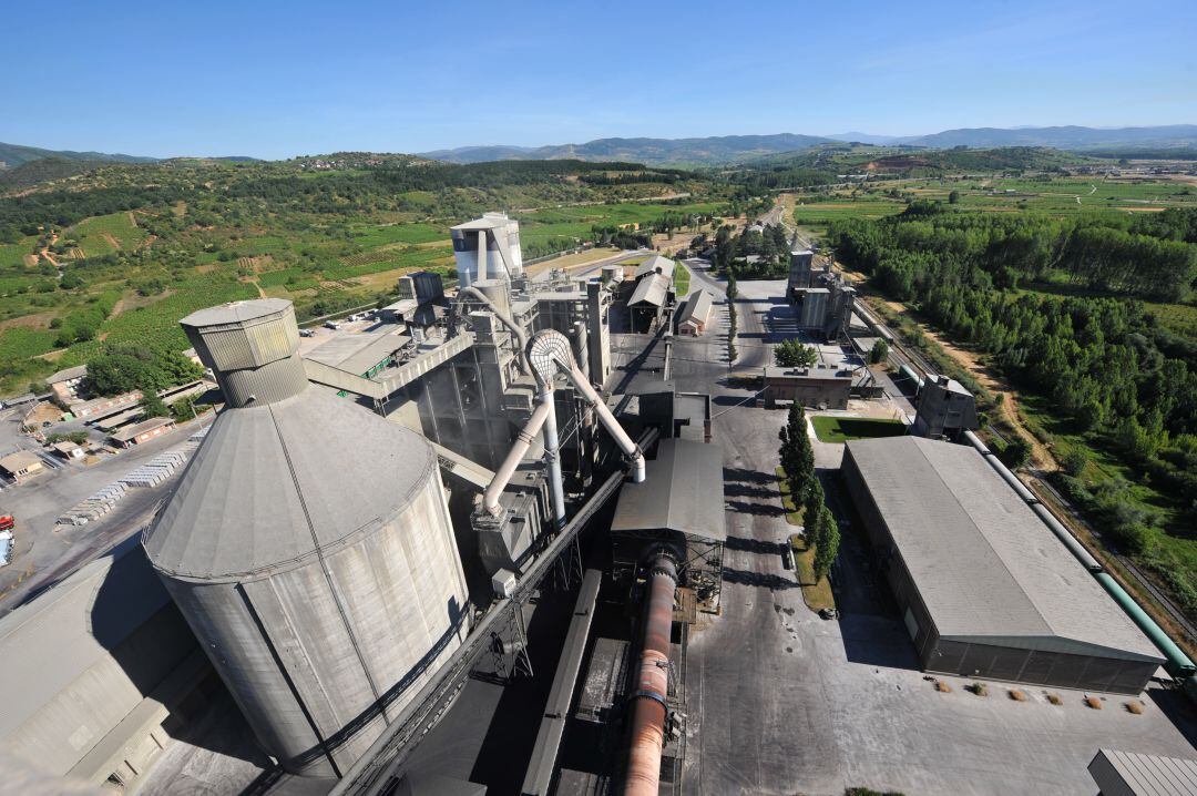 Vista aérea de la cementera de Toral de los Vados