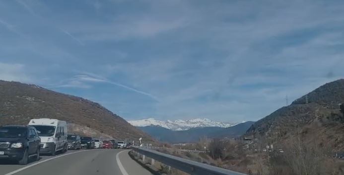 Congestión de tráfico en la N-330 en el entorno de Sabiñánigo