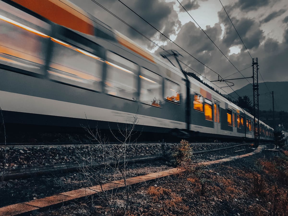 L'atropellament d'un tren a Castelldefels en ple Sant Joan: una tragèdia amb focs artificials de fons