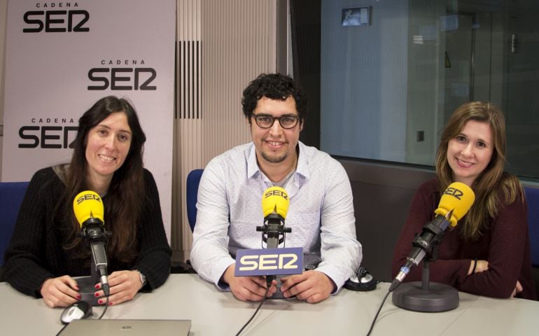 De izquierda a derecha, Elisa Muñoz , Carlos G. Cano y Lucía Taboada.