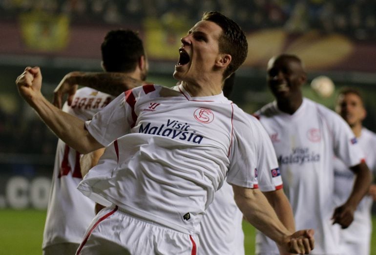 Gameiro celebra el tercer tanto de los sevillistas.