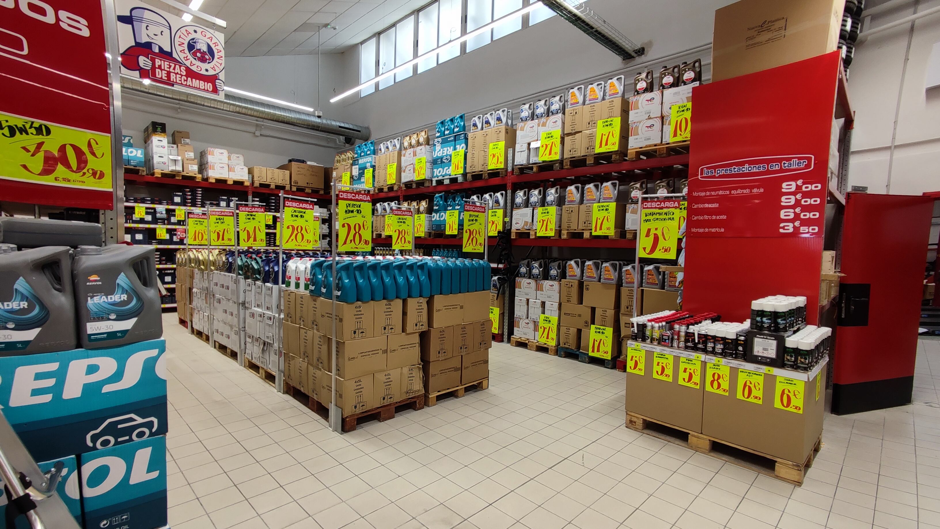 Interior de las instalaciones de Carter Cash. / Foto: Radio Castilla