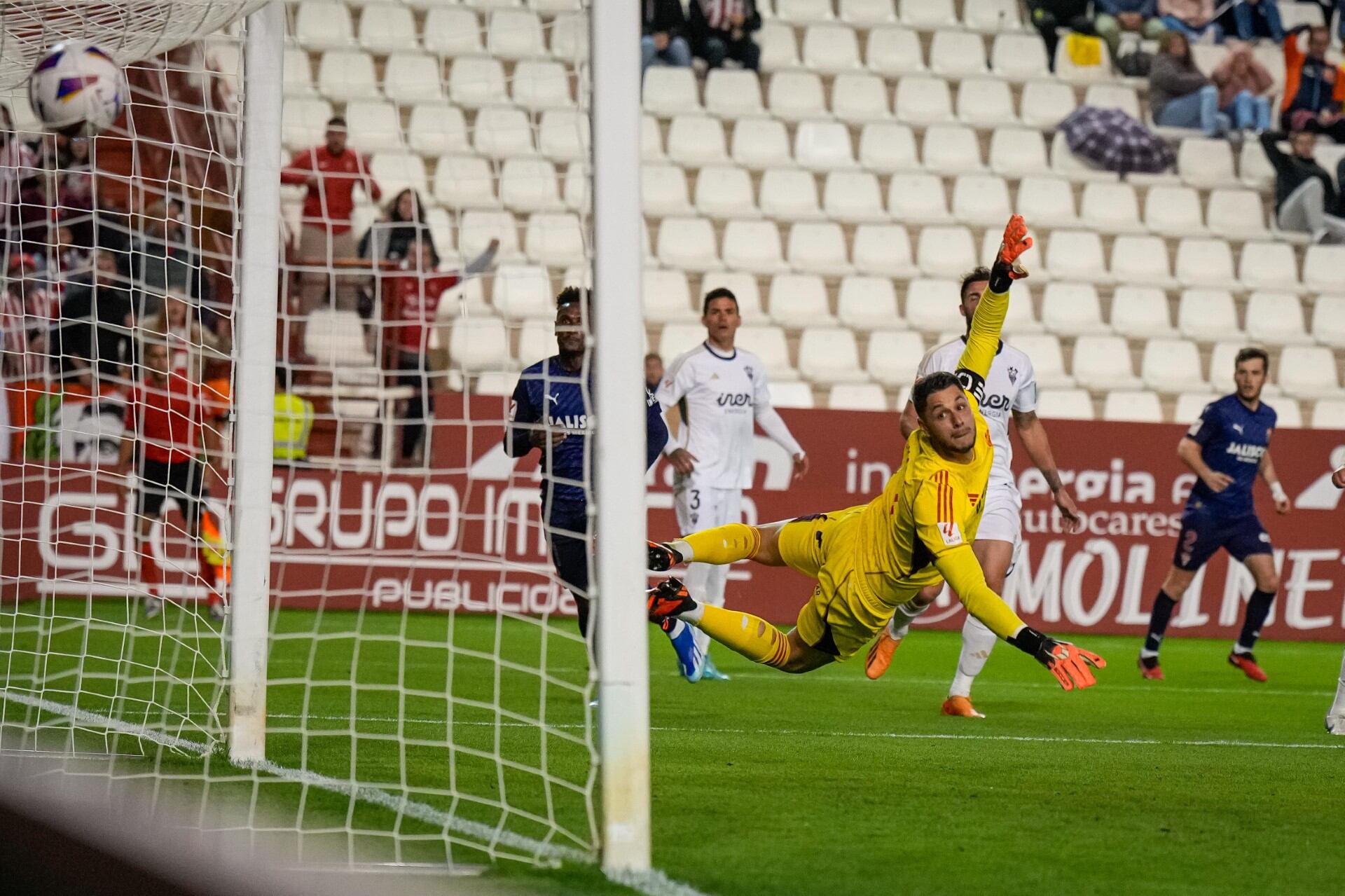 Instante de uno de los goles del Sporting en el Belmonte