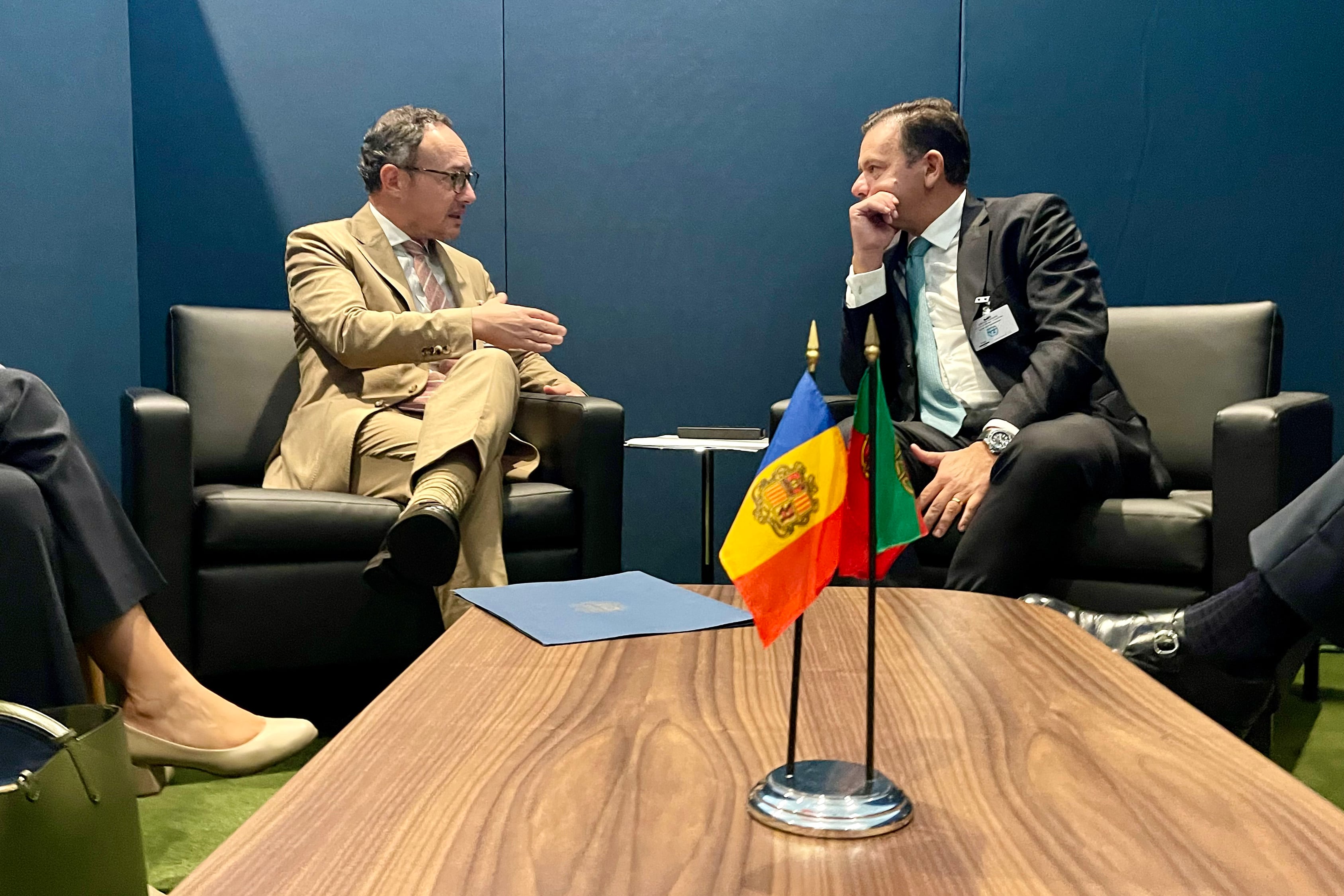 El cap de Govern, Xavier Espot, amb el primer ministre de Portugal, Luís Montenegro, en el marc de la 79a Assemblea General de l&#039;ONU.