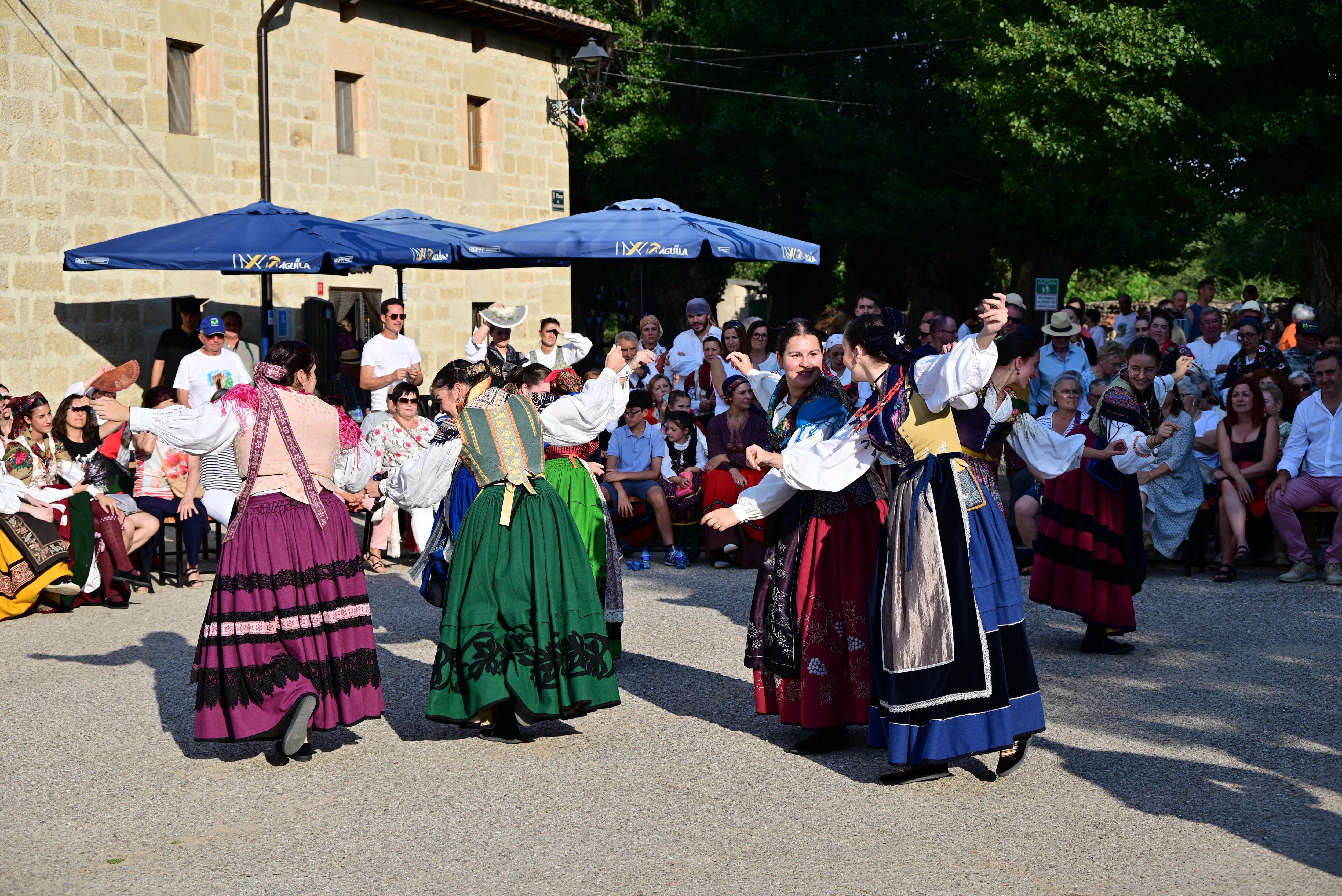 Grupo de danzas El Torrejón, de Adrada de Haza
