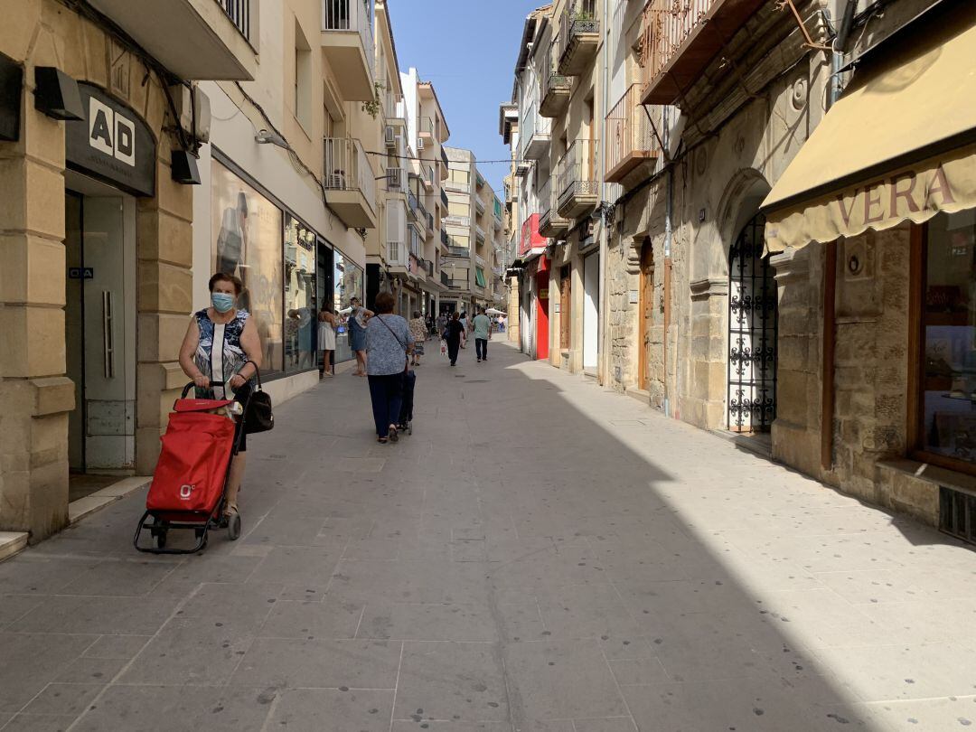 Personas caminando por la calle Mesones este jueves por la mañana