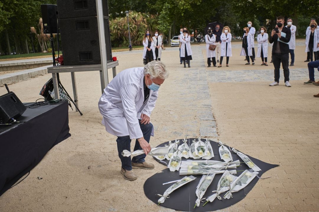 Homenaje en el Templo de Debod a los sanitarios fallecidos por COVID en la Comunidad de Madrid