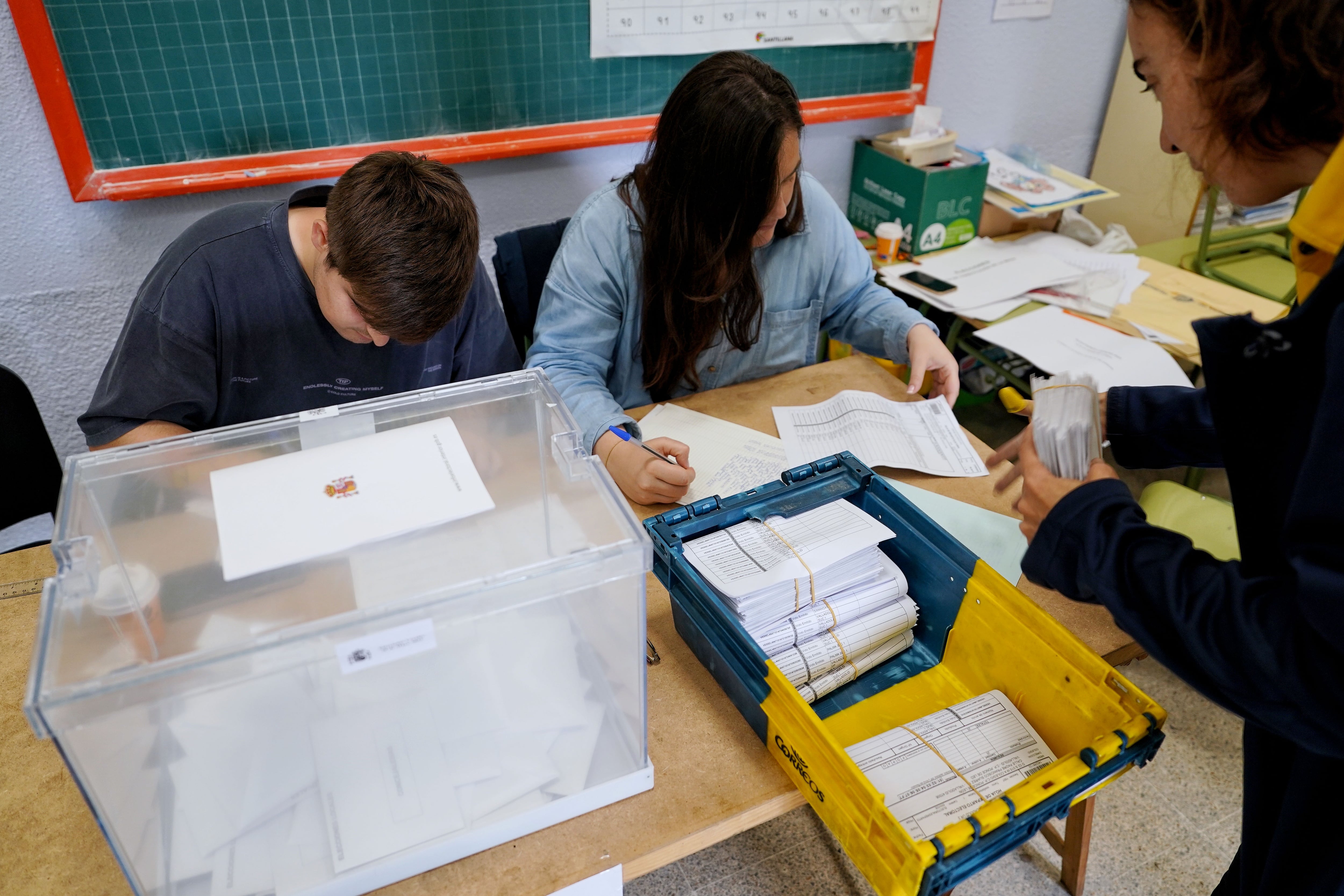 Miembros de una mesa electoral en las elecciones.