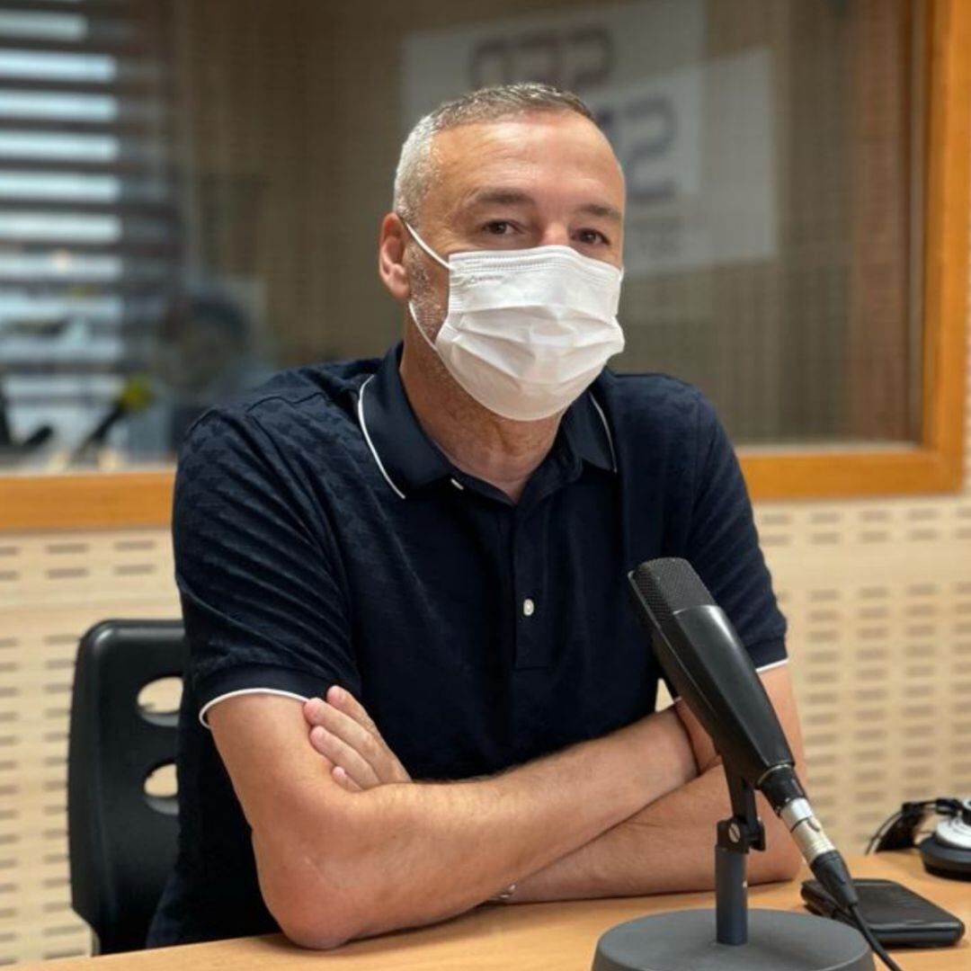 Miguel Ángel Ramírez, en los estudios de SER Las Palmas. 