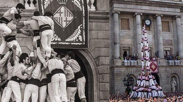 A la izquierda, detalle del beso captado por Mireia Comas en la foto que publicó en blanco y negro; a la derecha, toma general de la &#039;colla castellera&#039; de &#039;3 de 10&#039;.