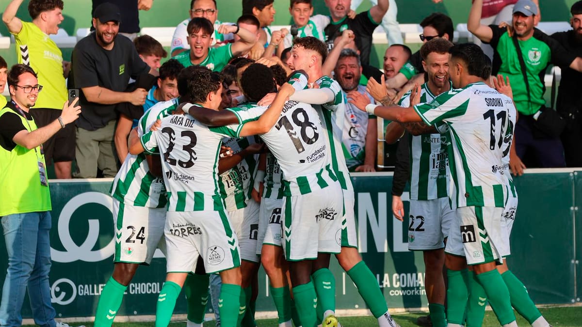 El Antequera CF cierra la permanencia virtual tumbando a un Eldense líder (2-1)