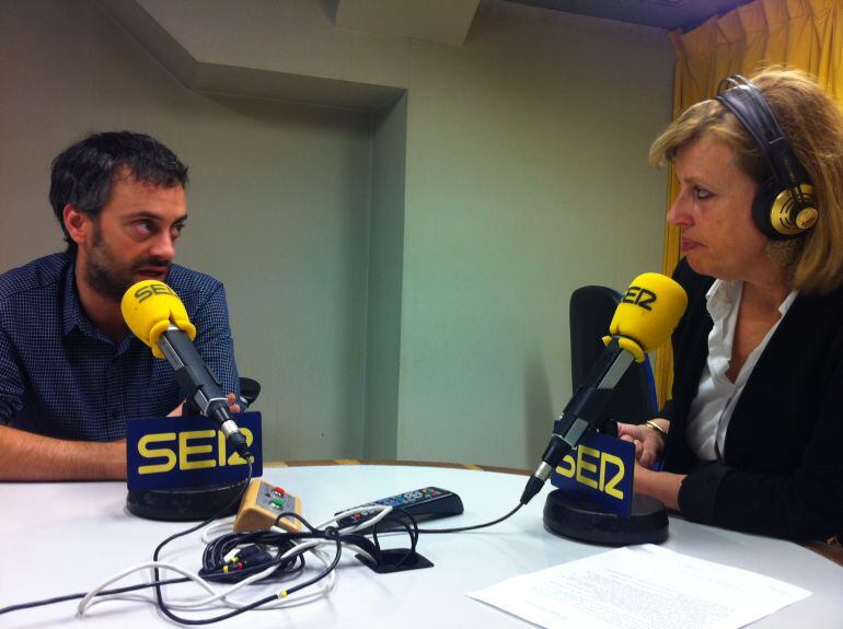 Xulio Ferreiro y Aida Pena en el estudio de Radio Galicia.