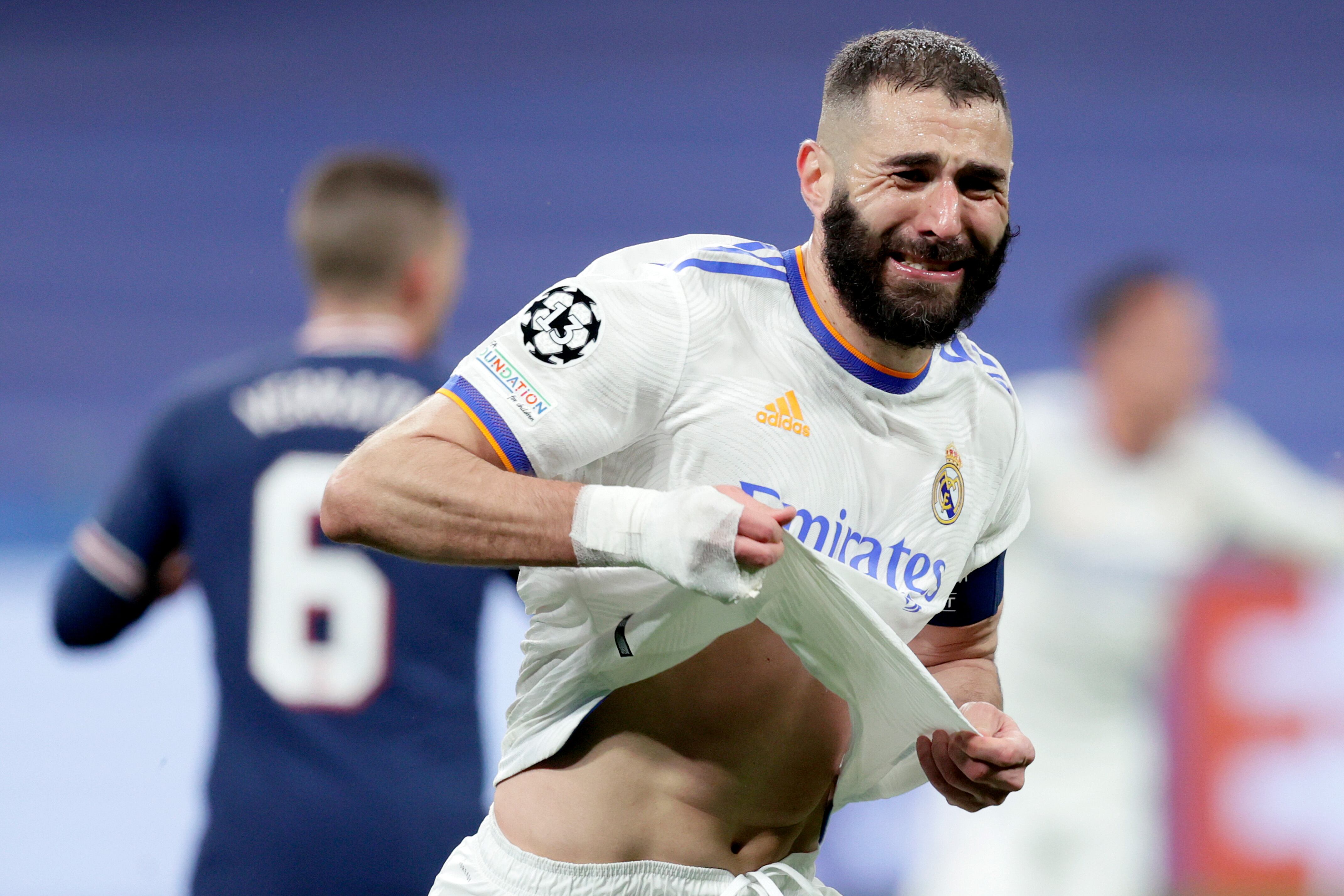 Benzema celebra emocionado el tercer gol contra el PSG