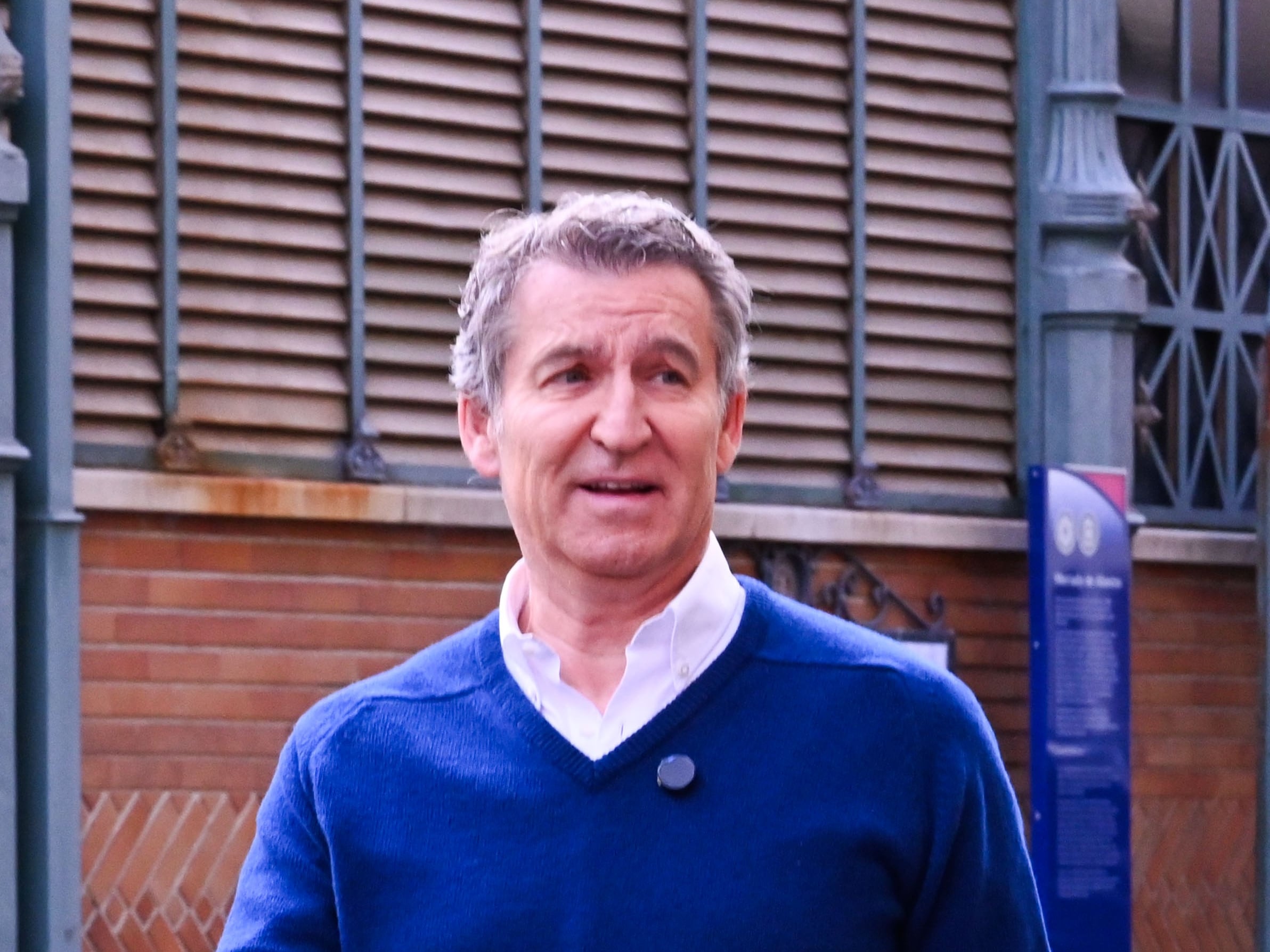 PALENCIA, 06/03/2026.- El presidente del Partido Popular, Alberto Núñez Feijóo, asiste este viernes a un desayuno con afiliados en Palencia, en un encuentro donde no estaban convocados los medios de comunicación, y en el que ha estado acompañado por la presidenta del PP de Palencia, Ángeles Armisén, la candidata a las Cortes, Mercedes Cófreces y el portavoz del PP en el Ayuntamiento de Palencia, Víctor Torres, entre otros muchos cargos políticos y afiliados. EFE/Almudena Álvarez