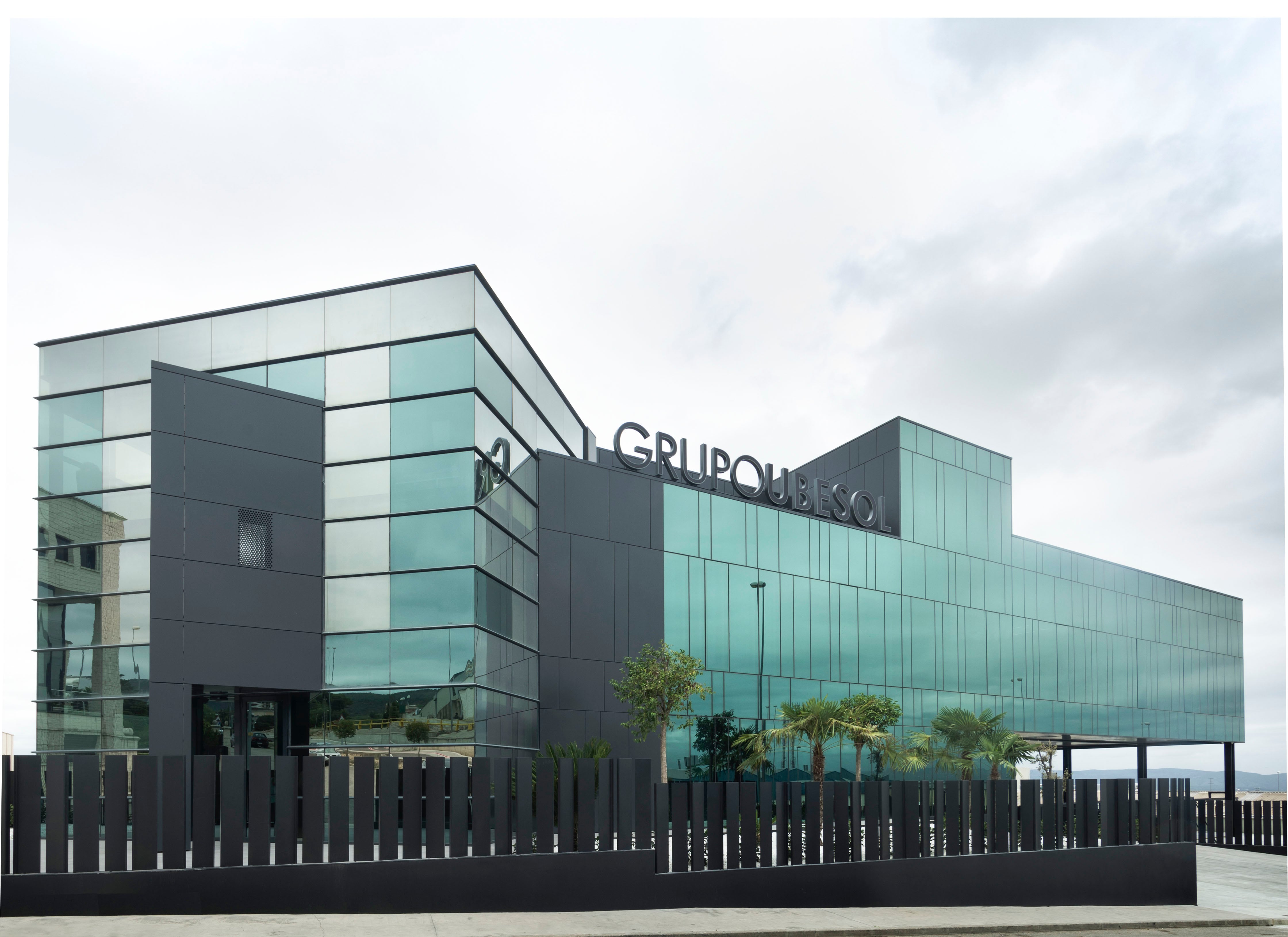 Grupo Ubesol está formado por Ubesol, ubicada en Atzeneta d’Albaida, una compañía experta en la fabricación de toallitas y otros productos para el cuidado personal y del hogar