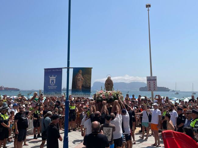 Imagen de la Virgen a su salida de las aguas