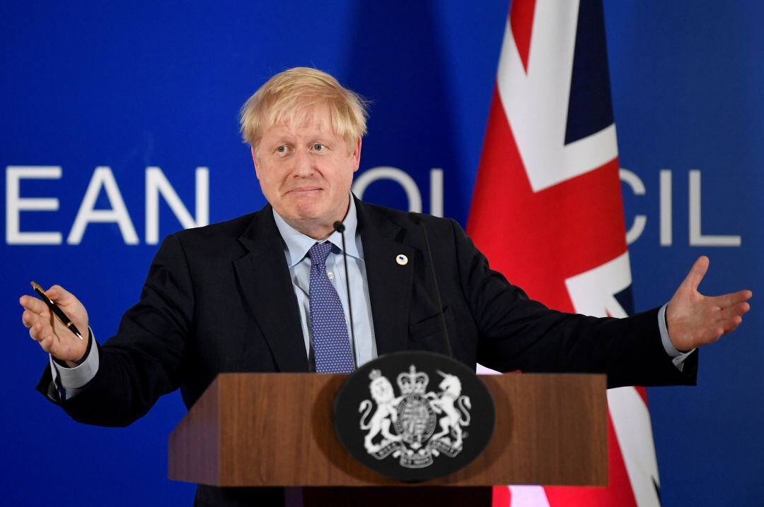 El primer ministro inglés, Boris Johnson, en rueda de prensa