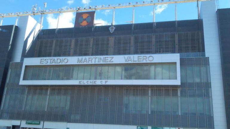 Fachada principal del Martínez Valero, estadio del Elche C.F.