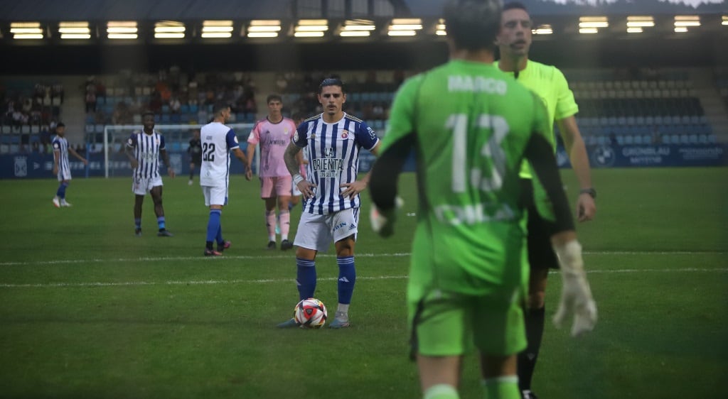 Josemi, ante el Oviedo Vetusta.