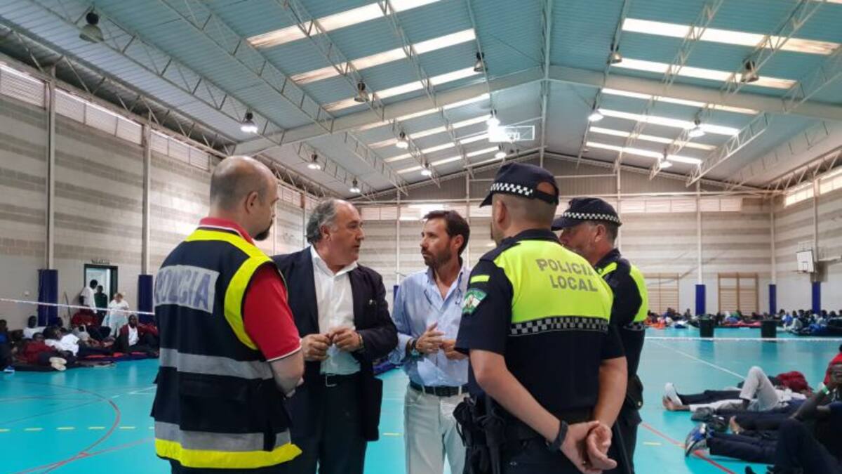 Landaluce compara al Campo de Gibraltar con Lampedusa