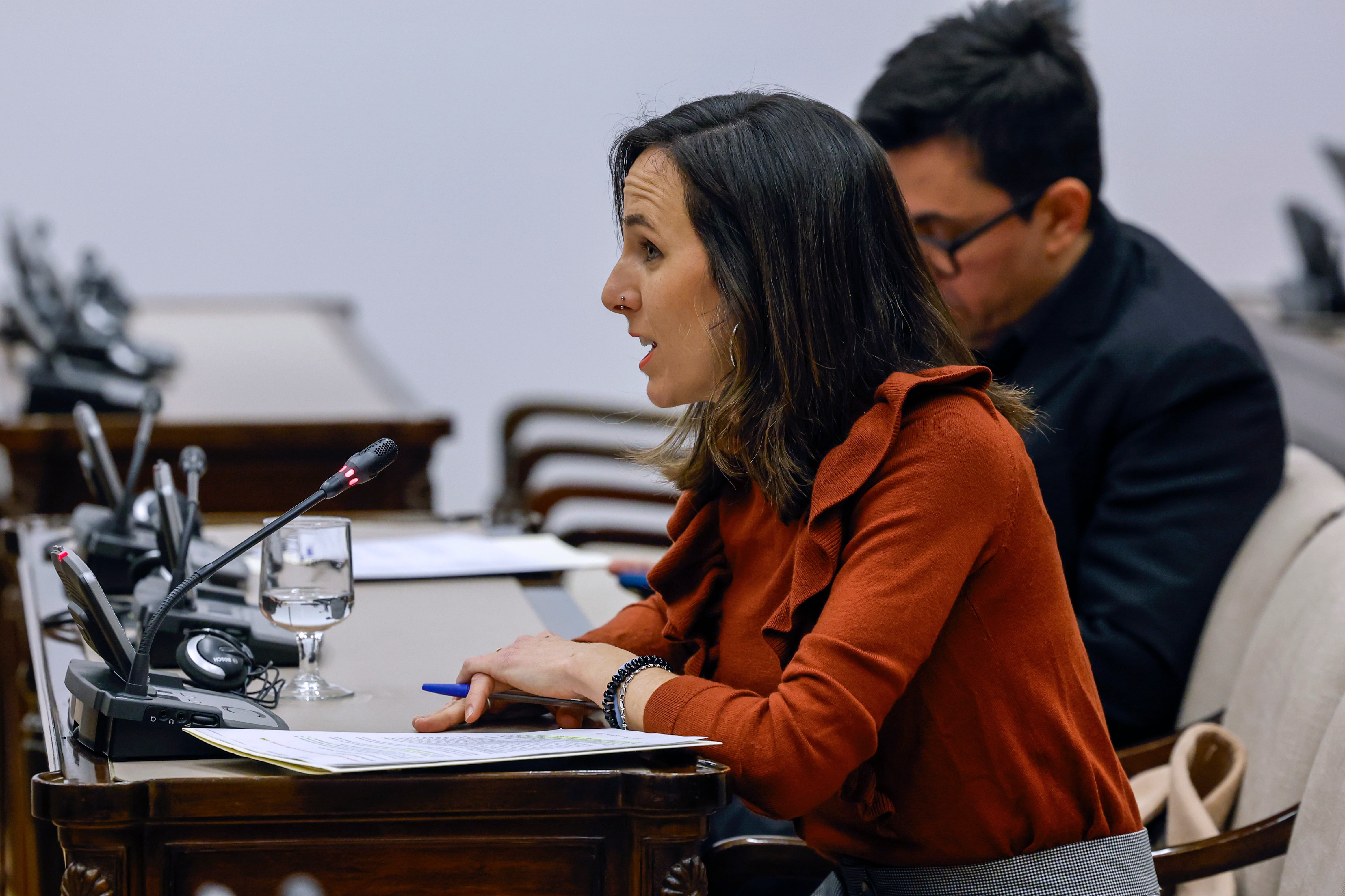 La líder de Podemos, Ione Belarra durante la comisión de investigación del Congreso sobre la llamada operación Cataluña, en la que comparecen el expresidente del Gobierno Mariano Rajoy y el exministro del Interior Jorge Fernández Díaz.