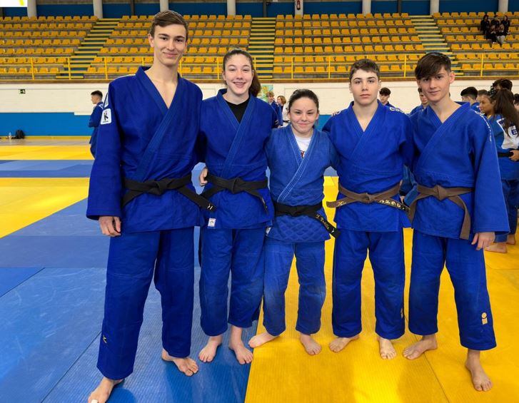 Deportistas del Club Judo Binéfar y Sobrarbe en Fuengirola