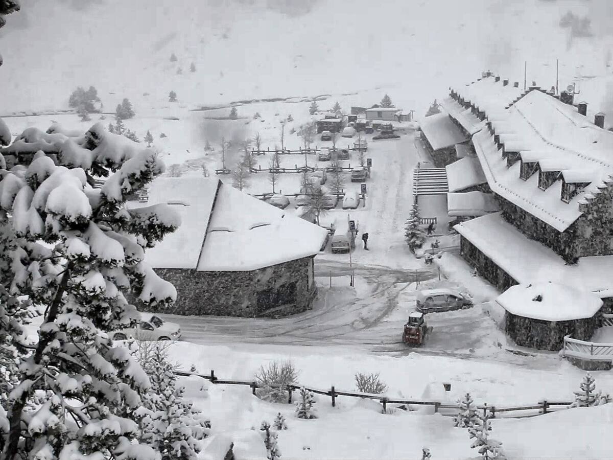 Cerrada la A-139 a Llanos del Hospital por un alud en Senarta