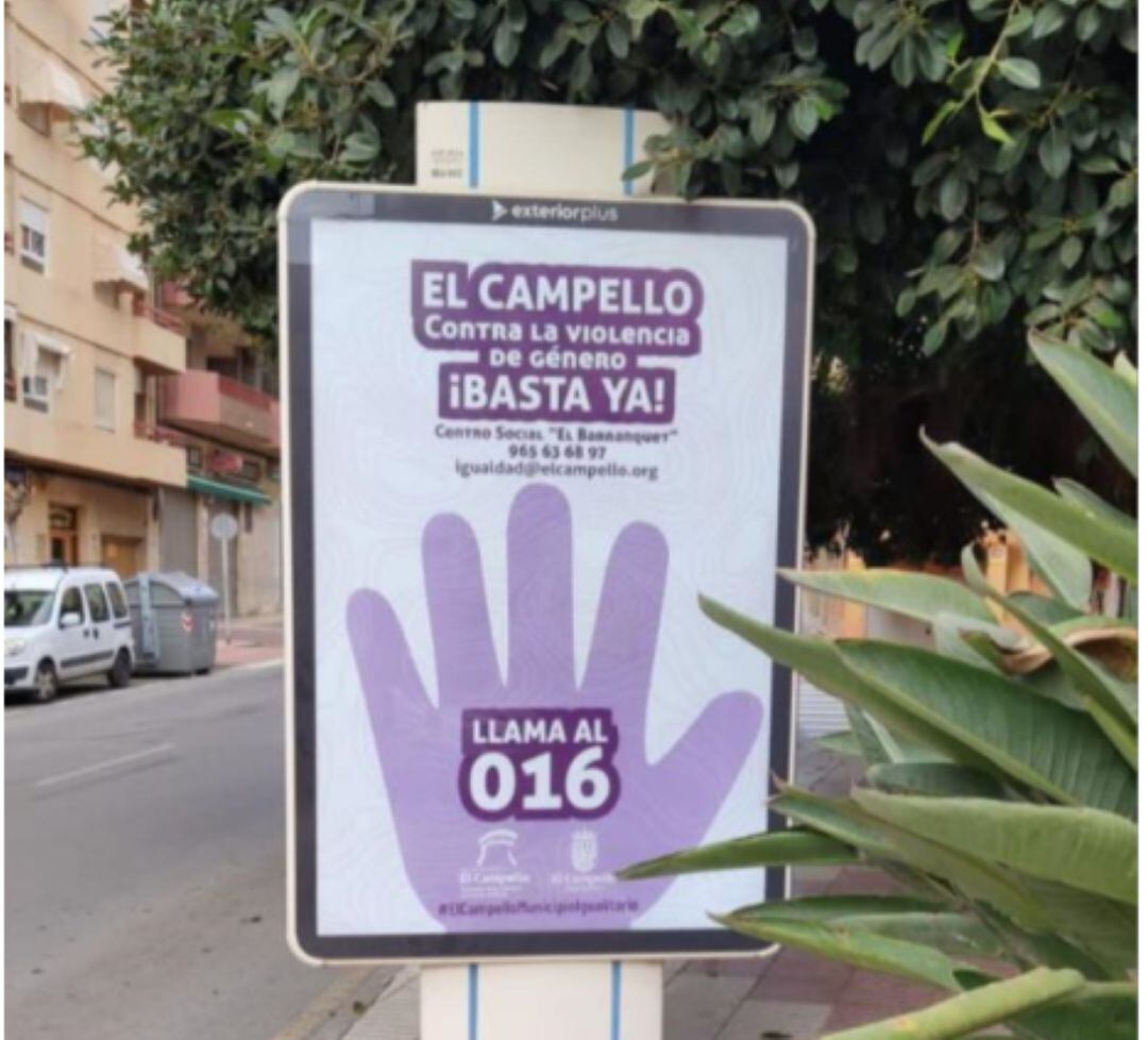 Mupi con el cartel de la campaña