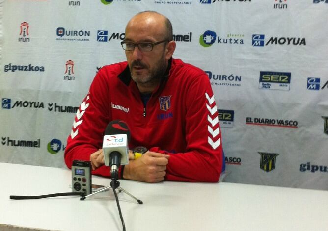 Bolea atiende a los medios de comunicación esta mañana en la sala de prensa de Artaleku.