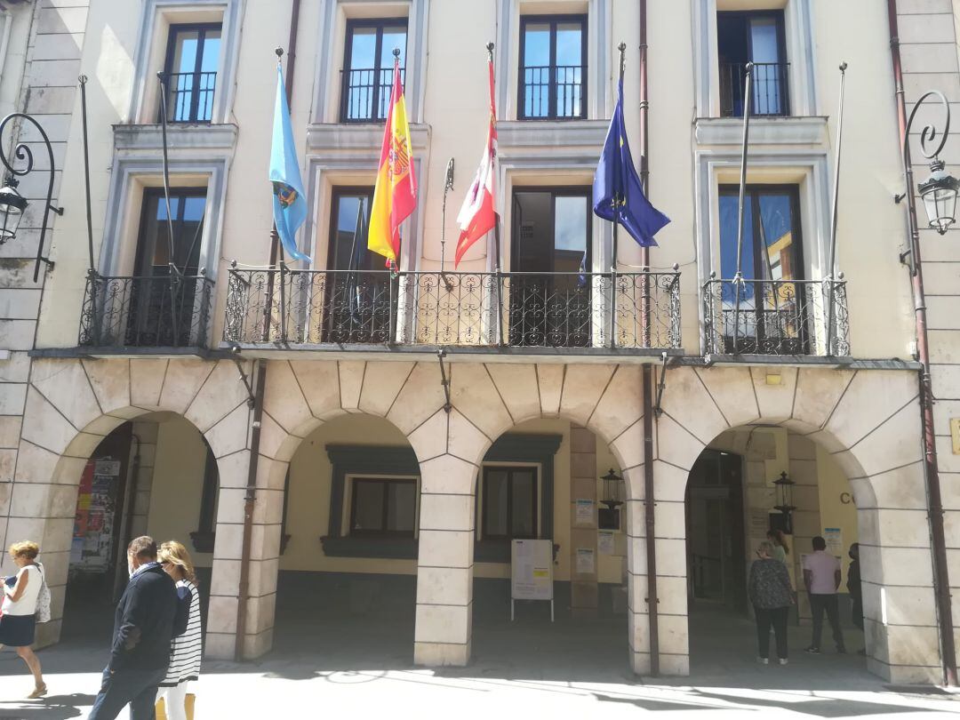 Imagen de la Casa Consistorial Arandina este mediodía