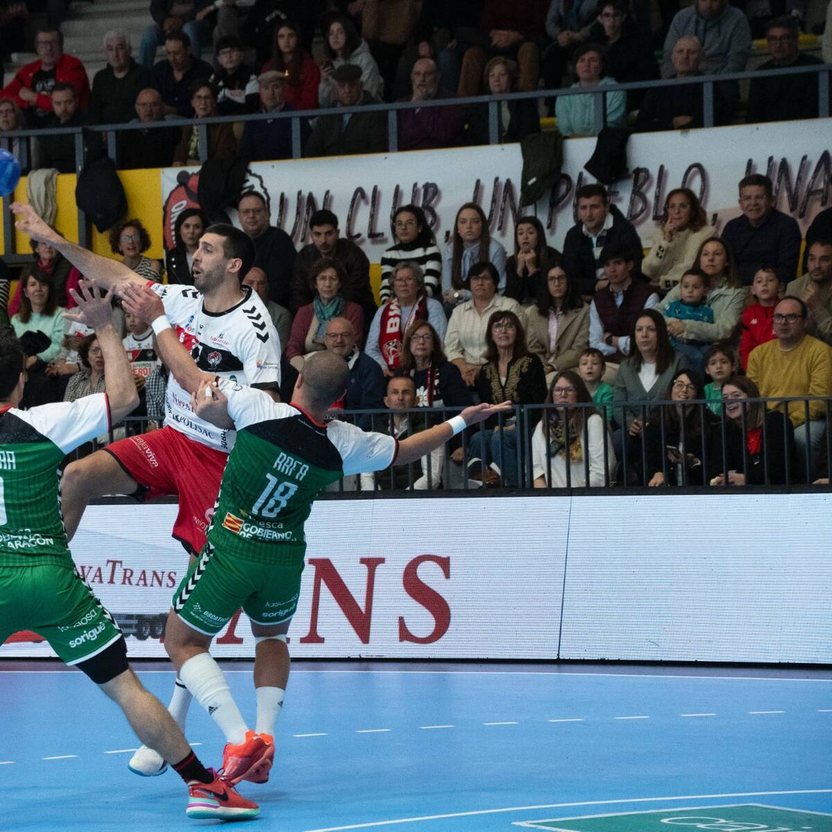 Un gol en el último segundo le da un punto al Bada Huesca en Nava