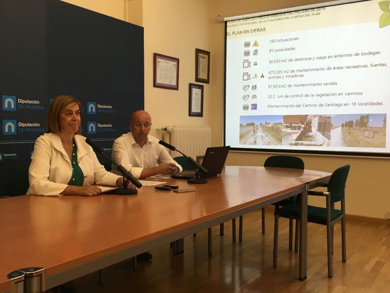 La preesidenta de la Diputación provincial, Ángeles Armisén y el Vicepresidente de la Institución, Luis Calderón hacen balance de la mitad de la campaña del Plan de Empleo Medioambiental