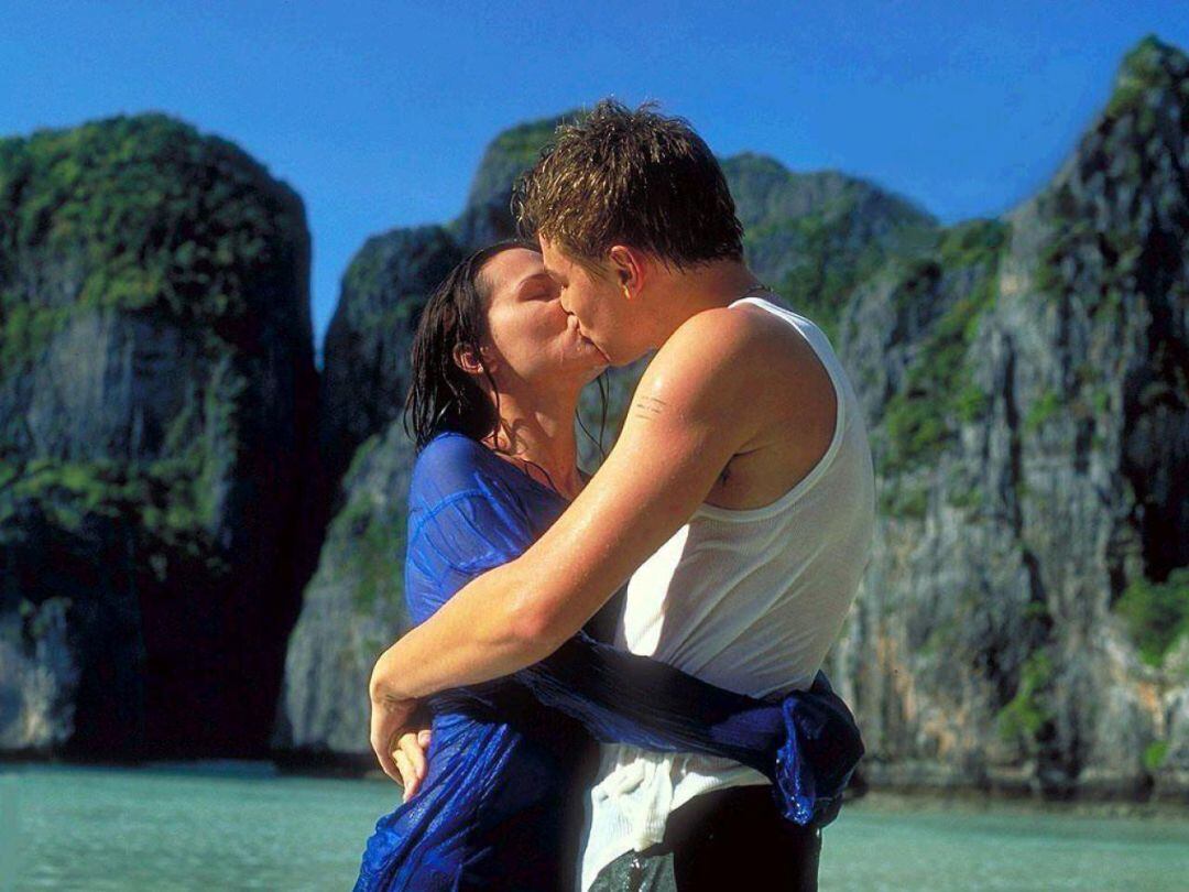 Leonado DiCpario y Virginie Ledoyen en &#039;La playa&#039; (2000)