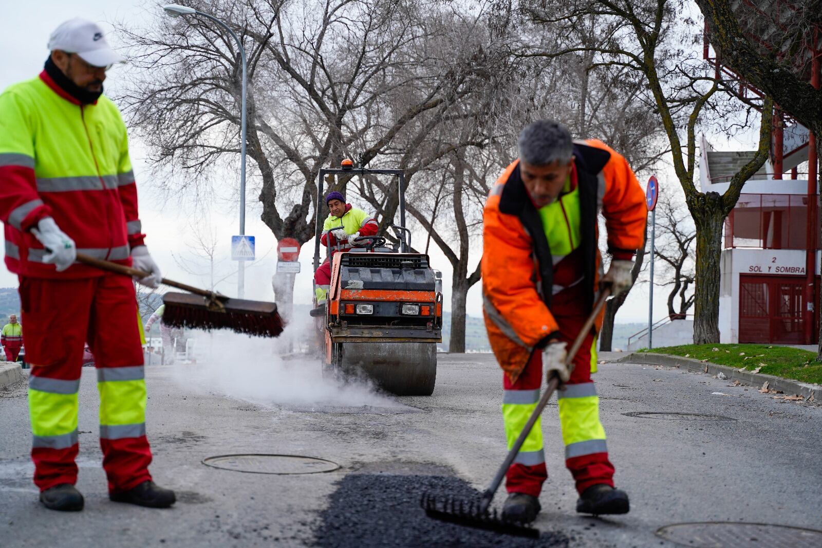 Trabajos de parcheado en asfalto en Colmenar Viejo