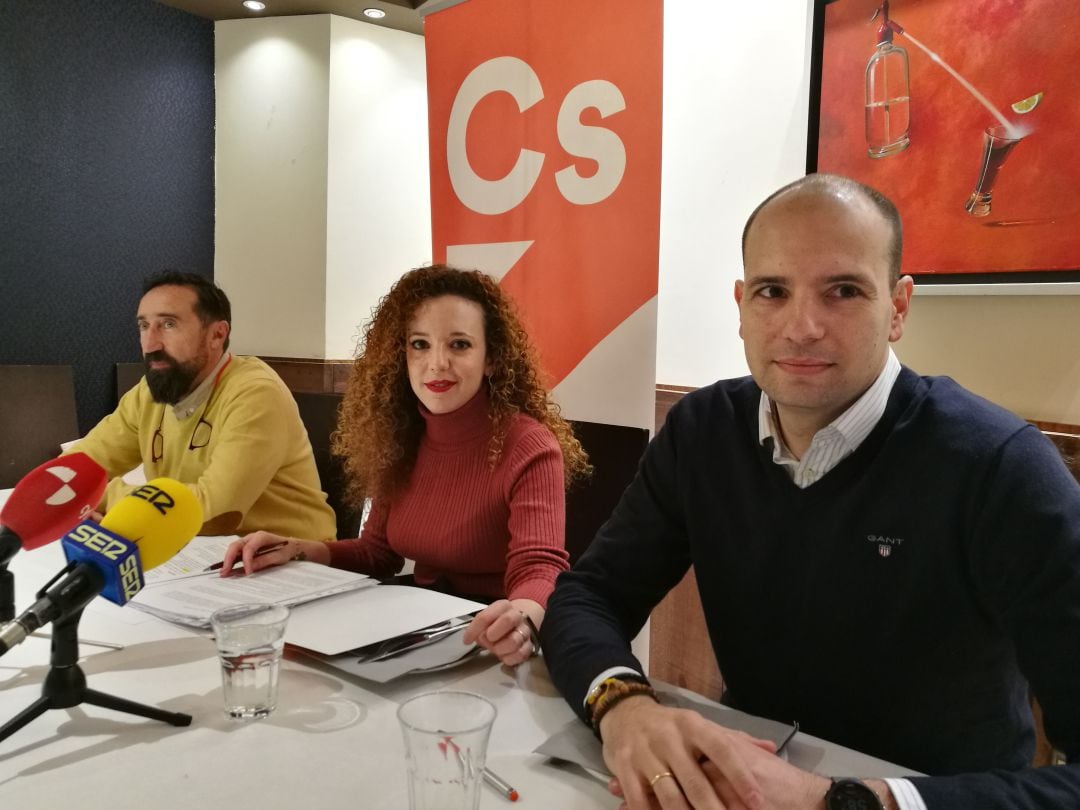 Los concejales Javier García, Noemí Otero y David García Foj durante el balance de su gestión en el ayuntamiento de la capital