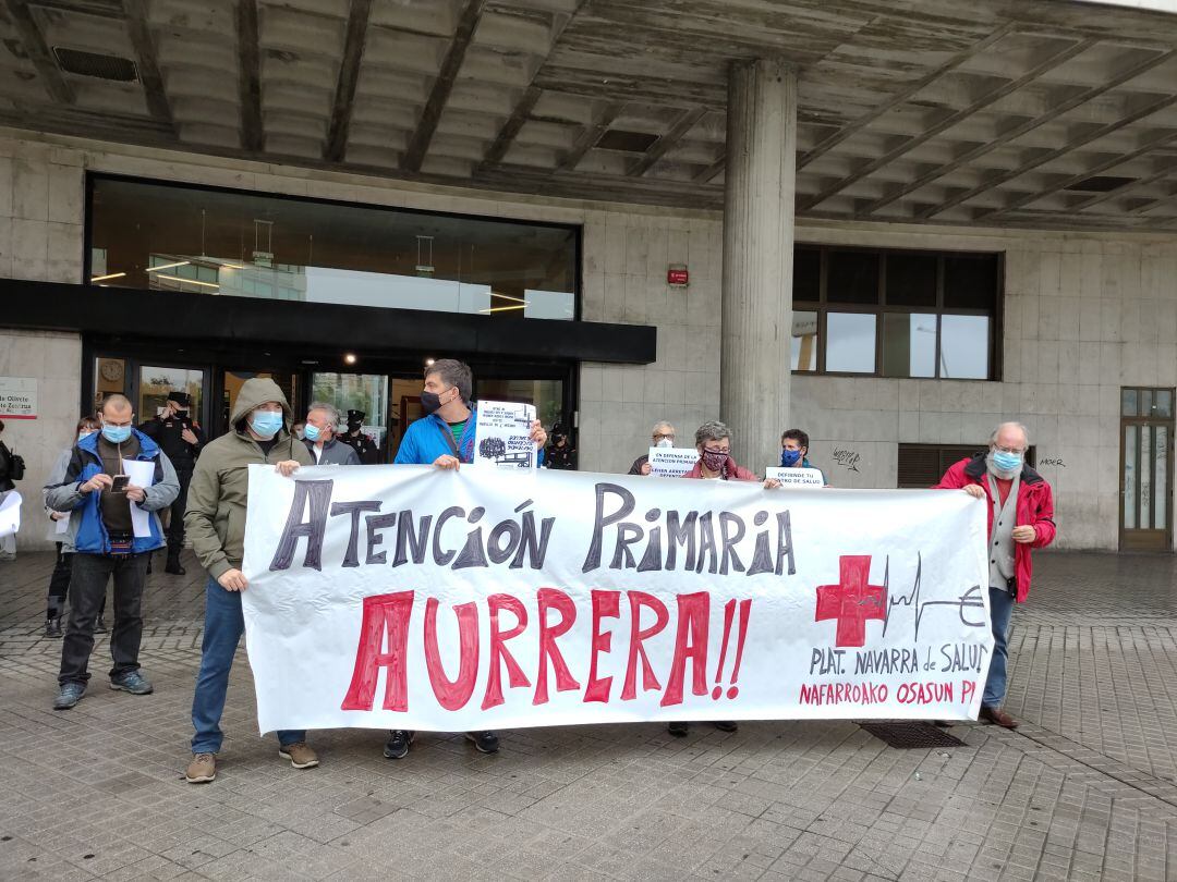 Concentración frente al ambulatorio de Conde Oliveto.